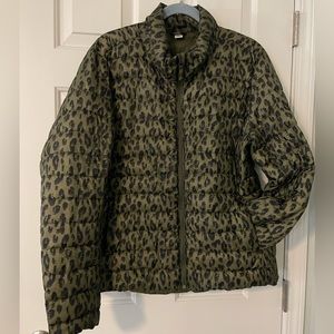 Old Navy green leopard print puffer XXL